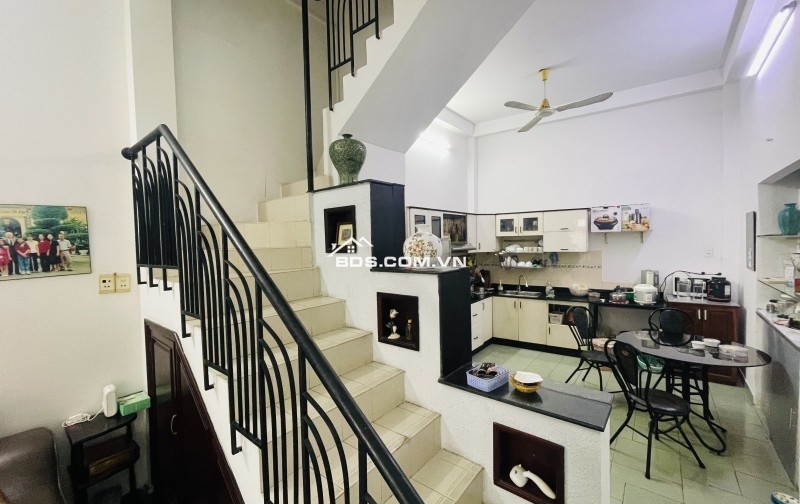 Bán nhà HXH thông 100m ra MT Cách Mạng Tháng Tám, P.5 Tân Bình 50m2, 3Tầng 4PN. Chỉ 9.5 Tỷ còn TL với chính chủ